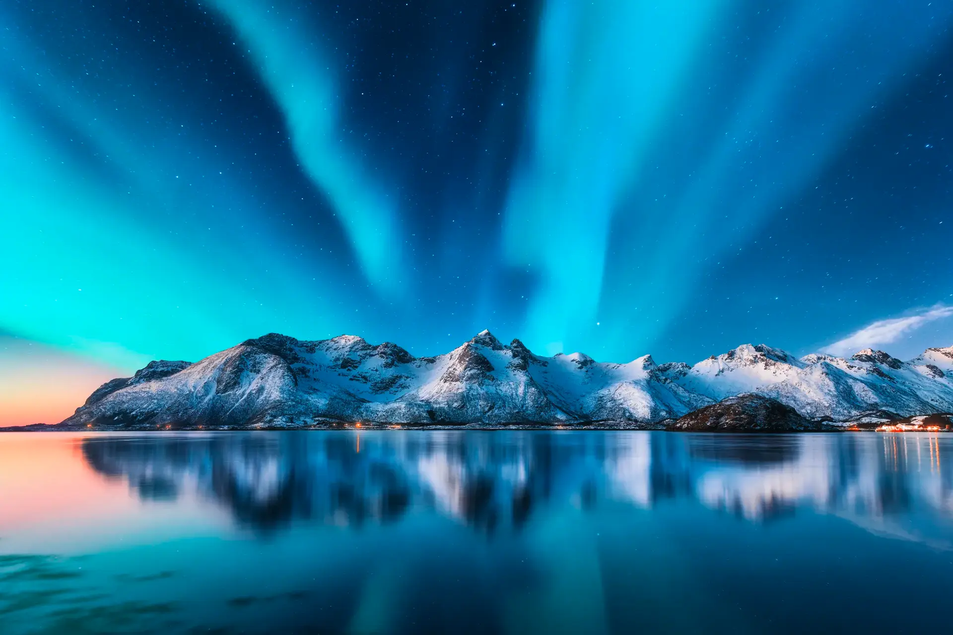 La aurora boreal es una maravilla de la naturaleza en la que la ciencia y la belleza se unen en perfecta armonía. Este fenómeno celeste crea impresionantes despliegues de vibrantes colores que danzan por el cielo nocturno, cautivando nuestros sentidos y elevando nuestra experiencia del mundo natural.